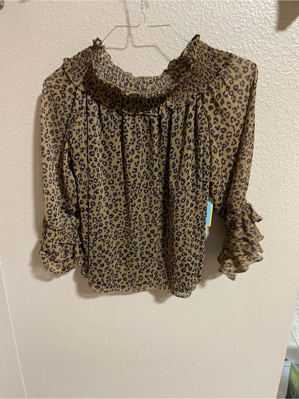 Cece Leopard Print Off-Shoulder Ruffle Sleeve Top - Brown NWT - Picture 2 of 7